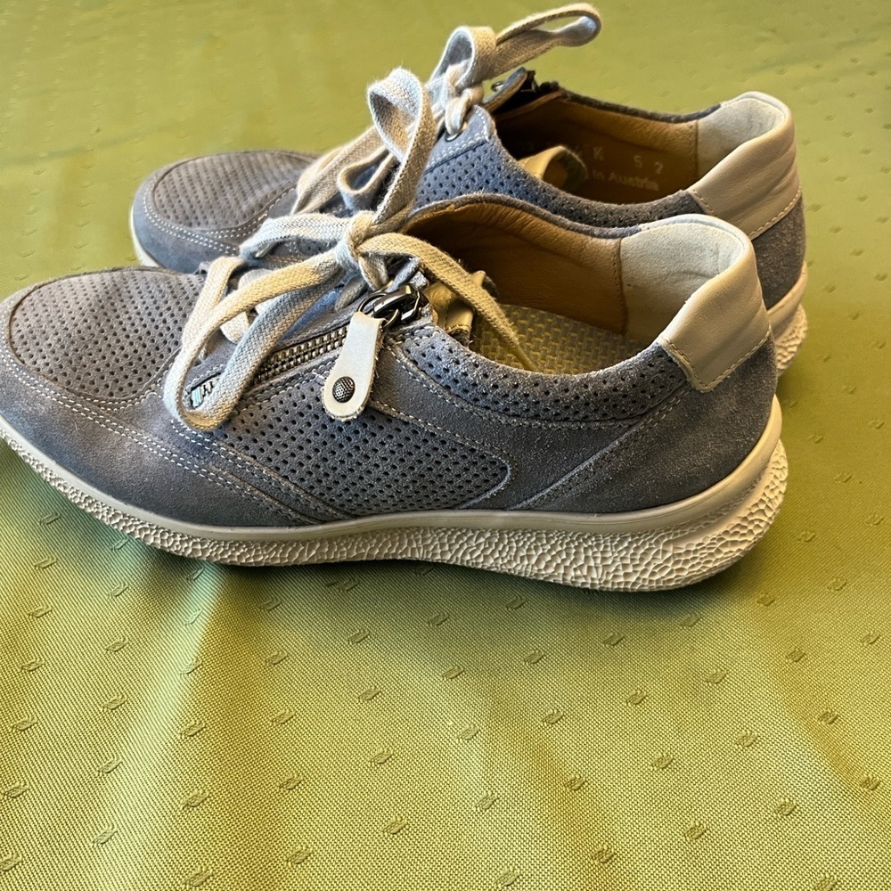 AUSTRALIAN Women's Gray Sneakers size 37 - Picture 1 of 7